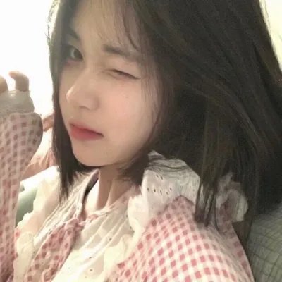 圣洁的艾曼妞